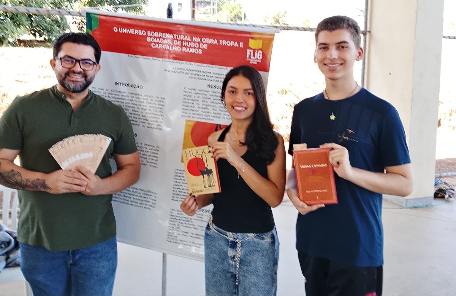 Professor Kelio Junior Santana Borges com os estudantes Lethycia Rodrigues Rosa e Francisco Otávio Teixeira da Silva